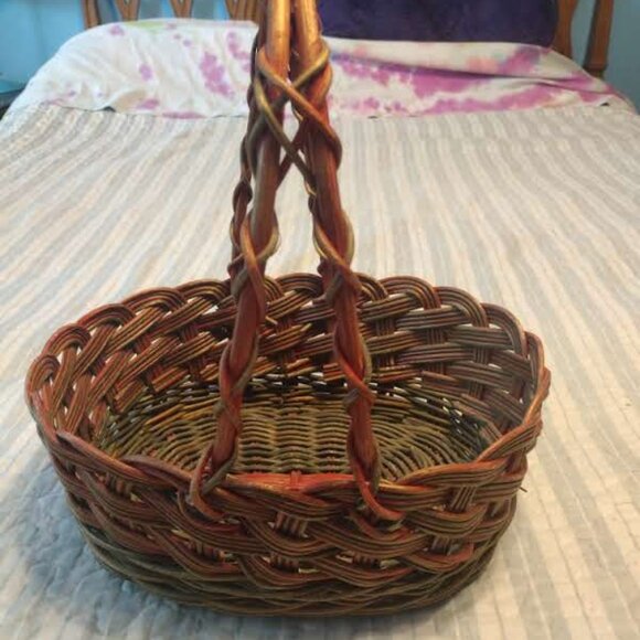 Christmas Red and Green Vintage Rustic Farmhouse Large Wicker Basket with Handle - Picture 2 of 7